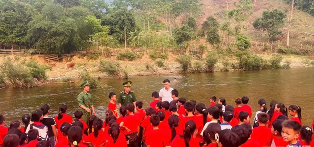 Nghệ An: Trang bị kỹ năng phòng tránh đuối nước cho học sinh vùng biên giới