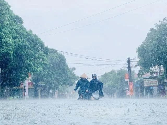 Bắc Bộ, Nam Bộ mưa lớn cục bộ, nguy cơ lốc sét và ngập úng