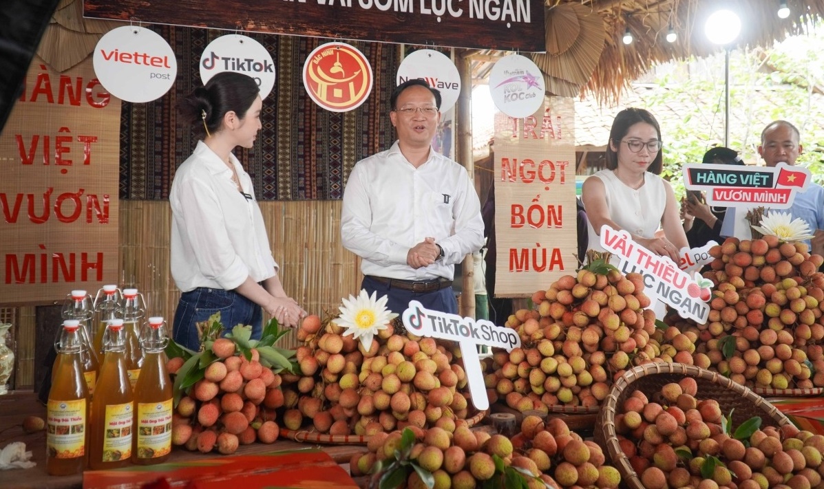 Vải thiều “cháy hàng” trên phiên livestream có Phó Chủ tịch tỉnh Bắc Ninh tham gia