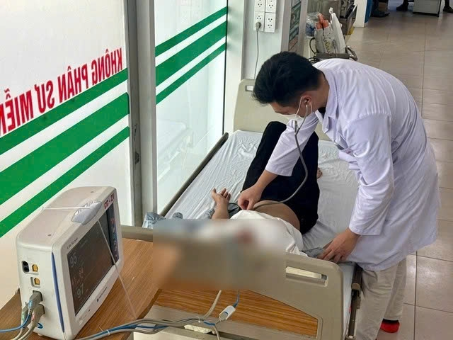Shipper ngất xỉu, va chạm với ô tô vì giao hàng giữa trưa nắng 40 độ