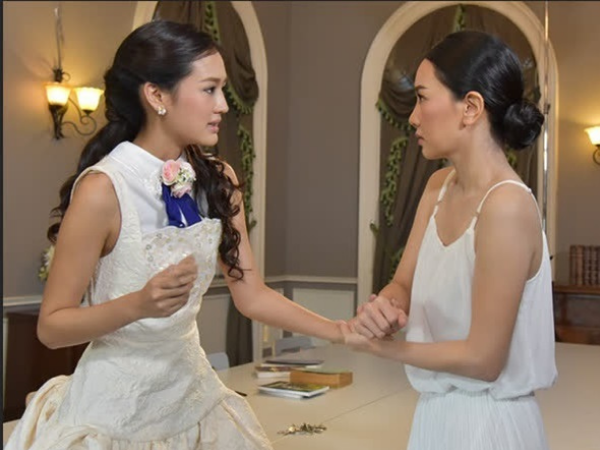 Thấy cháu ngủ suốt không khóc, tôi lén theo dõi thì hoảng hồn với hành động lạ của chị dâu