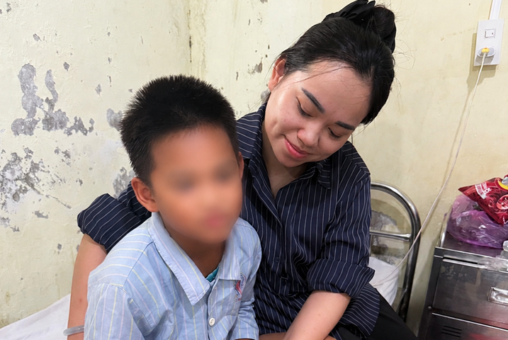 Vụ bé trai ở Nghệ An nghi bị b;ạo h;à;nh: Người mẹ từ Nga vào thẳng viện với con