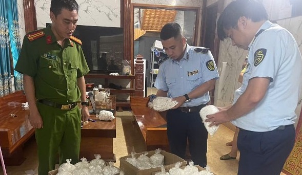 Nghệ An: Đội QLTT số 10 xử lý hàng loạt vụ vi phạm về sở hữu trí tuệ và an toàn thực phẩm