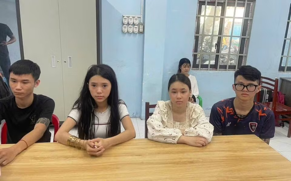 Tạm giữ nhóm thanh niên đập phá ô tô vì mâu thuẫn khi tham gia giao thông