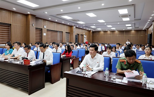 Thảo luận tổ 3: Cần làm rõ những vấn đề còn vướng, nâng cao chất lượng quyết sách của HĐND tỉnh