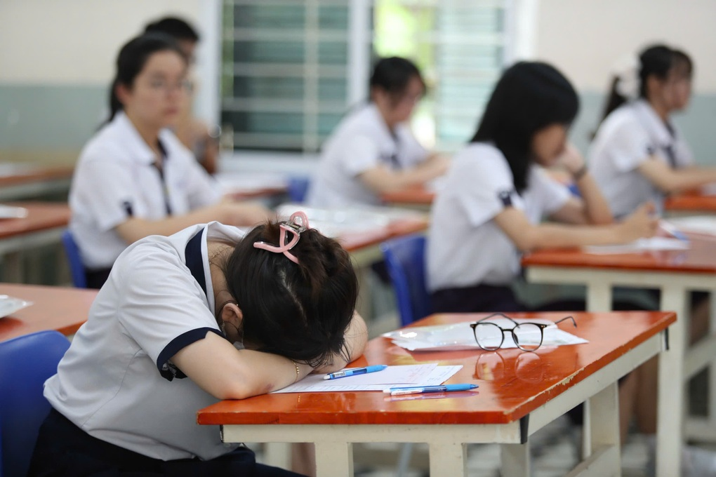 Phản ánh thí sinh dùng điện thoại trong phòng thi là không có cơ sở