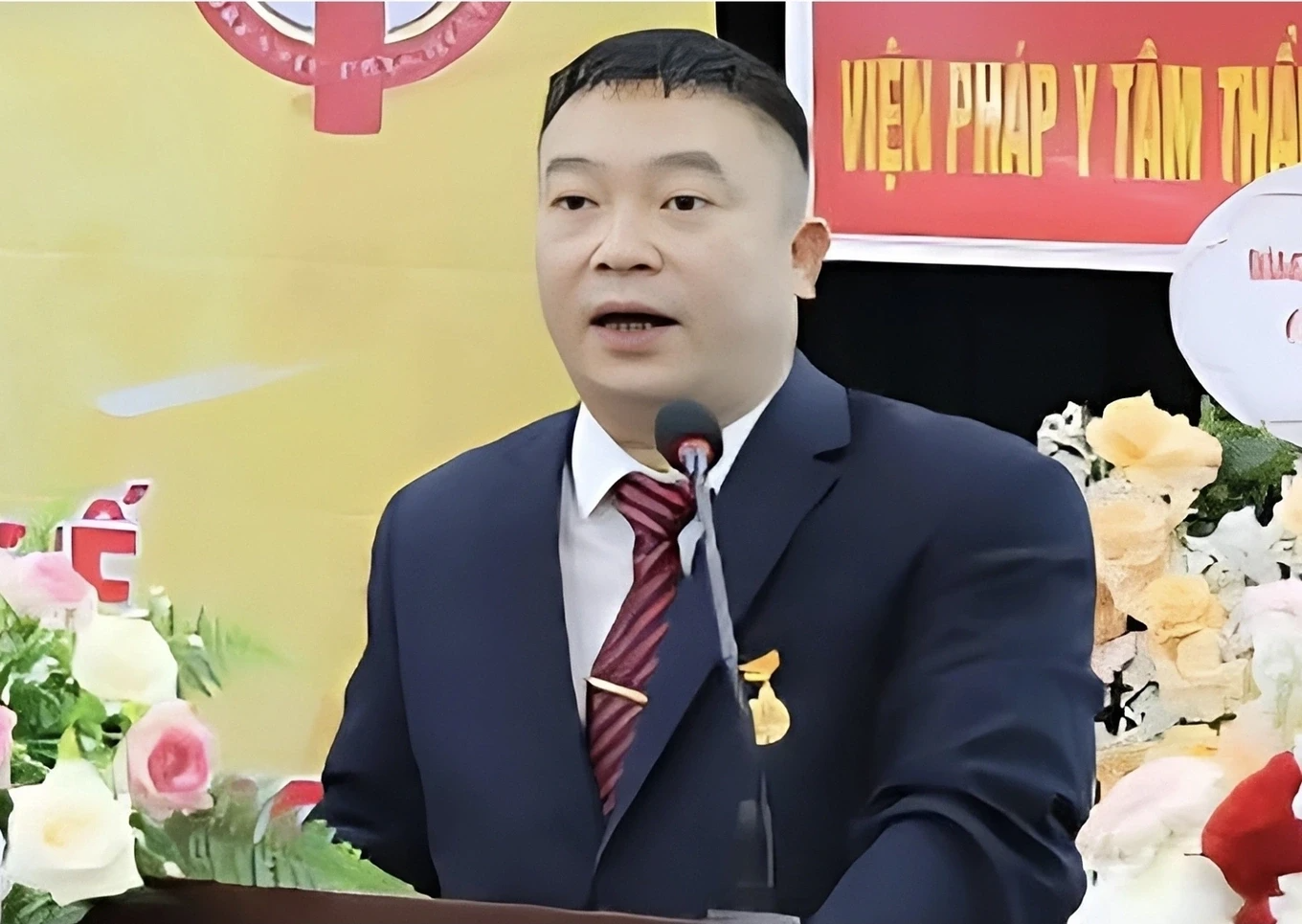 Vợ cựu viện trưởng