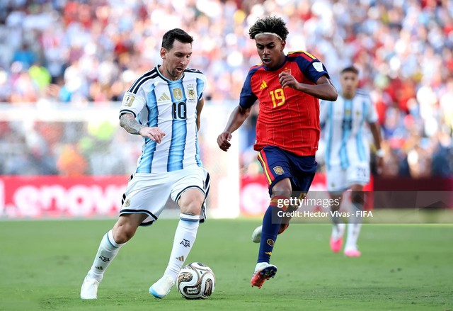 Sau 19 năm, cậu bé 5 tháng tuổi được Messi tắm cho ngày nào nay đã trở thành