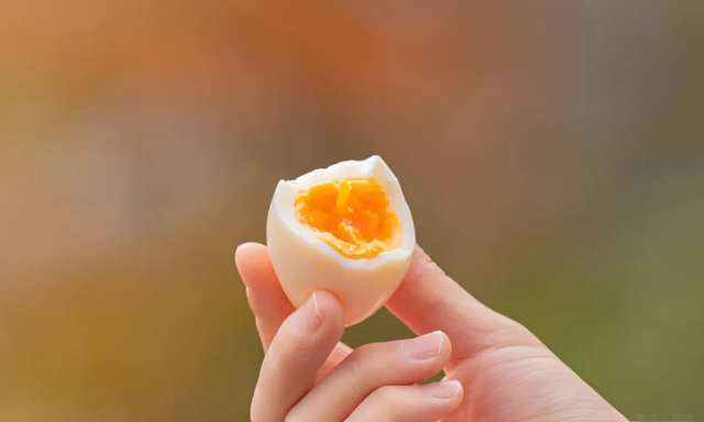 Ăn trứng mỗi ngày, người phụ nữ 54 tuổi nhận