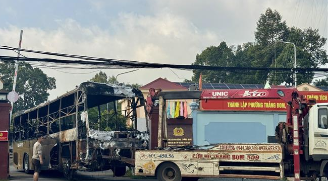 Vụ cháy xe khách khiến 7 người tử vong: Khởi tố vụ án, khởi tố bị can, tạm giam tài xế