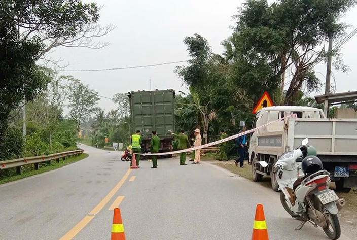 Hà Tĩnh: Truy tố tài xế dừng, đỗ xe sai quy định gây tai nạn chết người