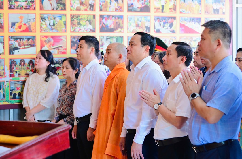 Hội nhà báo Nghệ An tưởng niệm 555 anh linh liệt sĩ là nhà báo