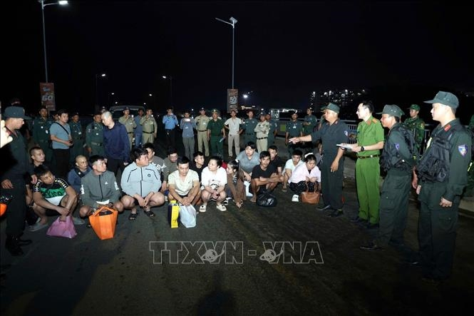 Cạm bẫy phía sau không gian ảo