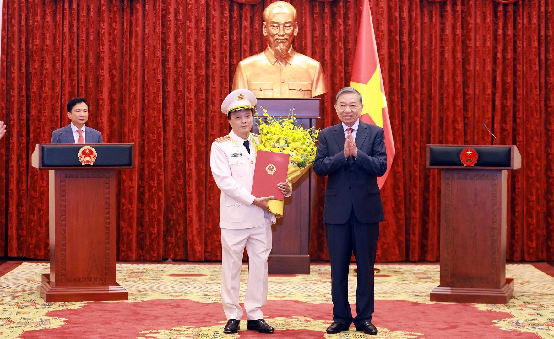 Tổng Bí thư, Chủ tịch nước Tô Lâm trao Quyết định thăng cấp bậc hàm Thượng tướng đối với Thứ trưởng Đặng Hồng Đức