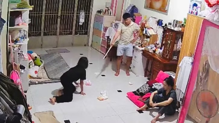 Bắt giữ đối tượng bạo hành dã man con riêng của nhân tình