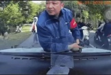 Tạm đình chỉ nhân viên bảo vệ ở Yên Tử nhảy lên nắp capo xe của du khách