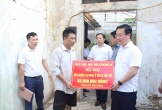 Chủ tịch UBND tỉnh Nghệ An thăm hỏi, động viên nhân dân vùng lũ