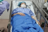 Mẹ mất sớm, bố ốm liệt giường, con gái cả đối diện với nguy cơ mù hai mắt phải nằm viện dài ngày