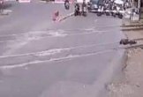 Clip: Người đàn ông nằm giữa đường ray tự tử và màn giải cứu thót tim