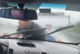 Clip: Vợ cũ hất chồng lên nắp capo rồi phóng 20km trên cao tốc
