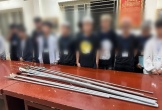Nhóm thiếu niên mang tuýp sắt gắn dao phóng lợn đi giải quyết mâu thuẫn
