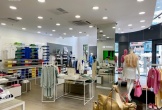 Thương hiệu Lacoste: Giá áo niêm yết một đằng, bán một nẻo