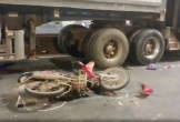 Chạy xe máy vào đường cấm, 2 thanh niên gây tai nạn liên hoàn