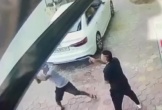 Clip: Nam thanh niên hung hăng cầm kiếm chém người đàn ông trên phố