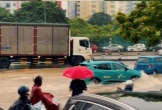 Cộng đồng xôn xao trước khả năng lội nước của xe điện VinFast trong trận mưa sáng 28/9