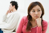 Thuê người quen làm bảo mẫu cho yên tâm, mẹ bỉm bất lực vì người trông trẻ nhưng suốt ngày buôn chuyện, quên cả cho trẻ ăn