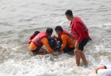 Rủ nhau đi tắm biển, 6 học sinh khuyết tật bị đuối nước