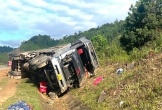 Xe đầu kéo lật trên cao tốc La Sơn - Túy Loan, tài xế chết kẹt trong ca bin
