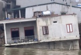 Căn nhà bị sông Cầu 'nuốt chửng' sau khi sụt lún nghiêm trọng