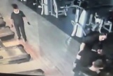 Clip: 2 người phụ nữ đánh nhau vì tranh giành máy tập ở phòng gym