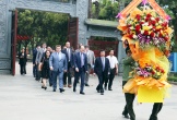 Đoàn công tác Đại sứ Đặc mệnh toàn quyền Liên bang Nga tại Việt Nam và tỉnh Ulyanovsk dâng hoa, dâng hương tại Khu di tích Quốc gia đặc biệt Kim Liên