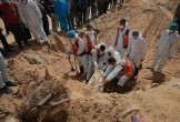 Sốc với những ngôi mộ tập thể ở Gaza