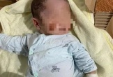 Xót xa bé sơ sinh bị bỏ rơi gần trường học ở Nghệ An