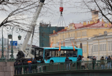 Xe buýt lao xuống sông ở Nga, nhiều người thương vong