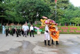 Bộ trưởng Bộ Công an dâng hương tưởng niệm Chủ tịch Hồ Chí Minh và thăm, tặng quà gia đình chính sách tại huyện Nam Đàn