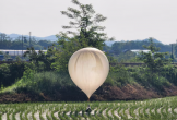 Hàn Quốc tố Triều Tiên thả hàng loạt khinh khí cầu mang rác qua biên giới