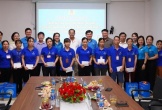 Lãnh đạo Tổng LĐLĐ Việt Nam trao quà cho người lao động Nghệ An nhân dịp Tháng Công nhân