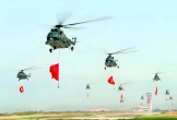 Những hình ảnh lạ mắt về phi đội trực thăng cùng 12.000 người oai hùng tại Điện Biên