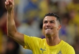 Ronaldo lập hat-trick, tạo loạt cột mốc mới và vượt Messi