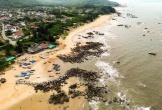 Bãi biển hoang sơ ở Hà Tĩnh thu hút du khách