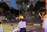 Cảnh sát đang thu thập thông tin hai cô gái tạo dáng quay tiktok giữa ngã tư đường phố Hà Nội