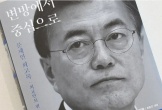 Sóng gió quanh cuốn hồi ký của cựu Tổng thống Hàn Quốc Moon Jae-in