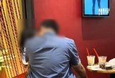 Xôn xao hình ảnh cặp đôi ôm hôn nhau giữa quán cà phê khiến dân mạng tranh cãi: Liệu nơi công cộng thì có thể thoải mái như vậy?