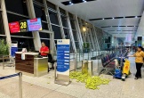 Xôn xao hình ảnh cả chục cân xoài bị hành khách bỏ lại, nằm lăn lóc trên sàn nhà ga sân bay Nội Bài