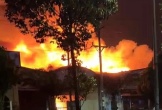 CLIP: Ngọn lửa bùng phát, kèm nhiều tiếng nổ lớn tại Công ty Cát Đạt