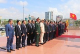 Đoàn đại biểu Đại hội Đảng bộ tỉnh Nghệ An lần thứ XX dâng hương báo công với Bác tại Quảng trường Hồ Chí Minh